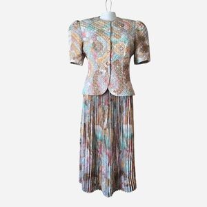 Elegant Irving Nadler 80s Multicolor abstract Pleated Skirt quilted blazer Set